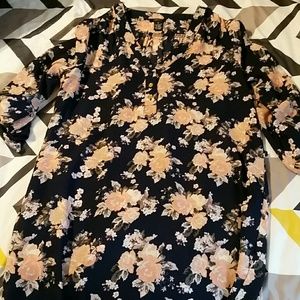 Rue 21 size M navy blue floral half button top